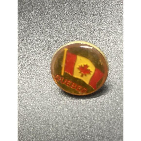 Quebec Canada Flag Lapel Pin Vintage Canadian Province Souvenir - Picture 8 of 11